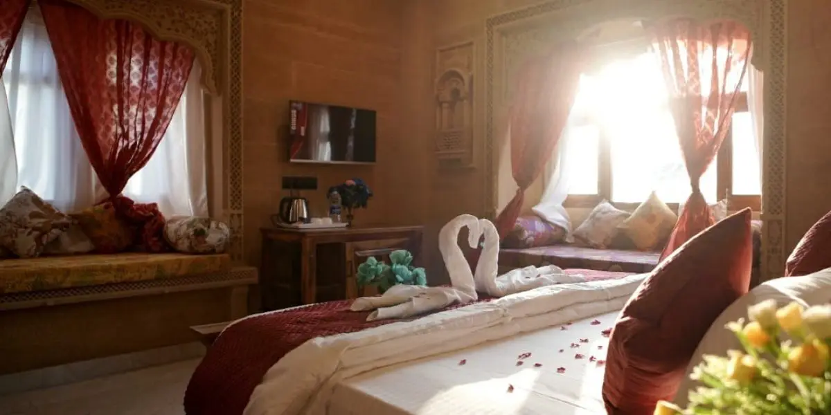 cozy-hotel-room-jaisalmer
